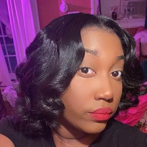 Meet your Posher, Deonie